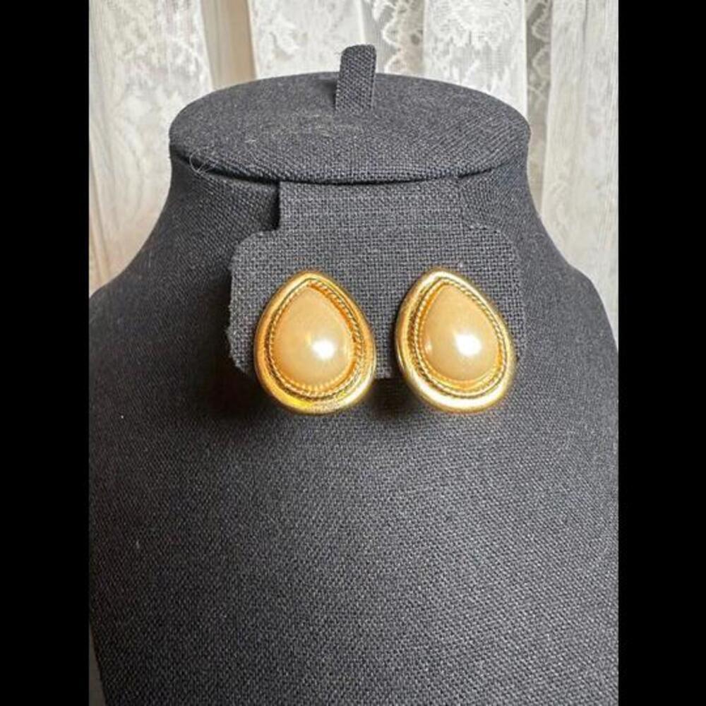 Vintage Gold-Tone Teardrop Clip-On Earrings